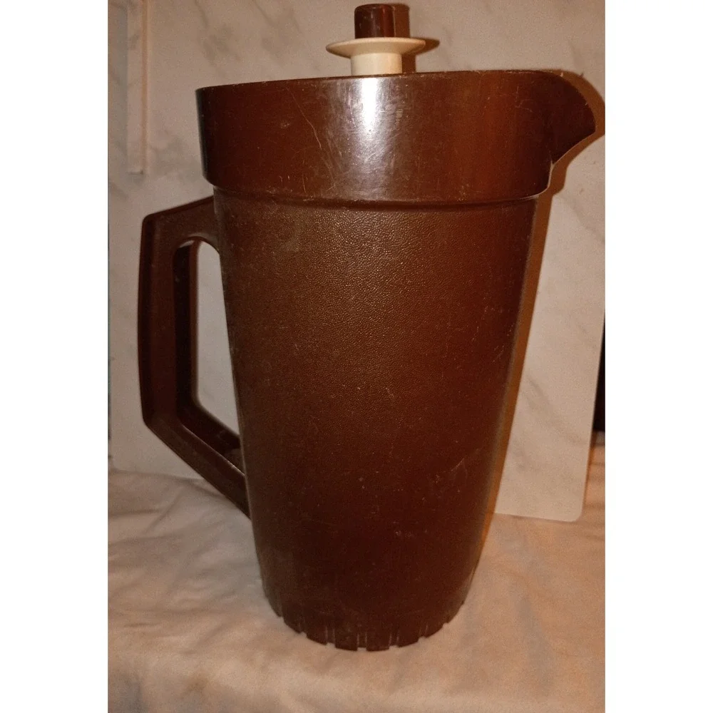 Vintage Tupperware Brown 2 Quart Pitcher 800-4 Push Button Lid 801-4 USA Made
